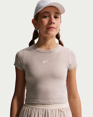 Nike Sportswear Older Kids' (Girls') Cropped T-Shirt. Nike RO